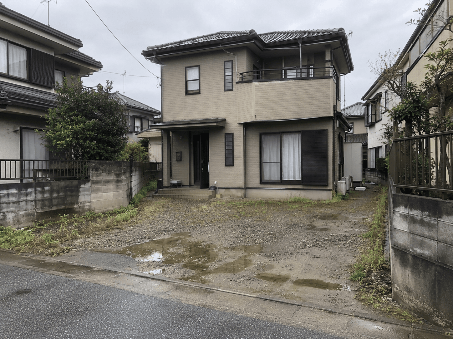 砂利・泥・水たまりの施工前